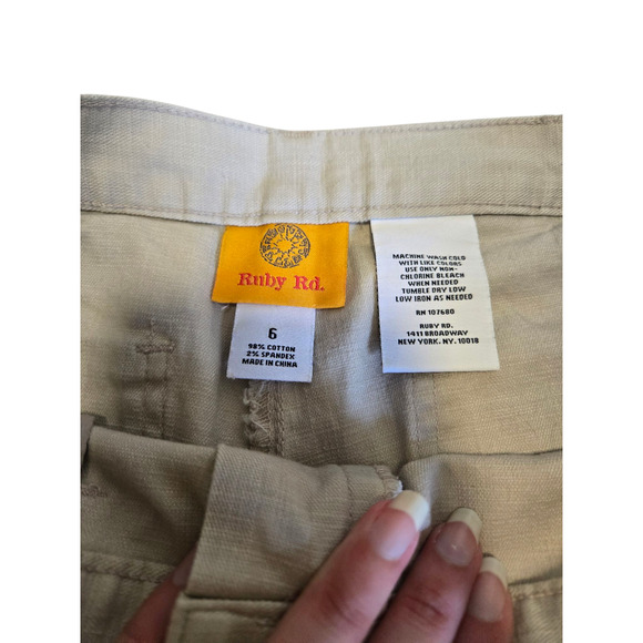 Ruby Rd cream straight leg pants with pockets and elastic waist, size 6 - Picture 4 of 4